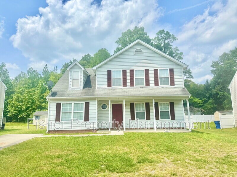 16736 Amherst Oak Ln in Colonial Heights, VA - Building Photo