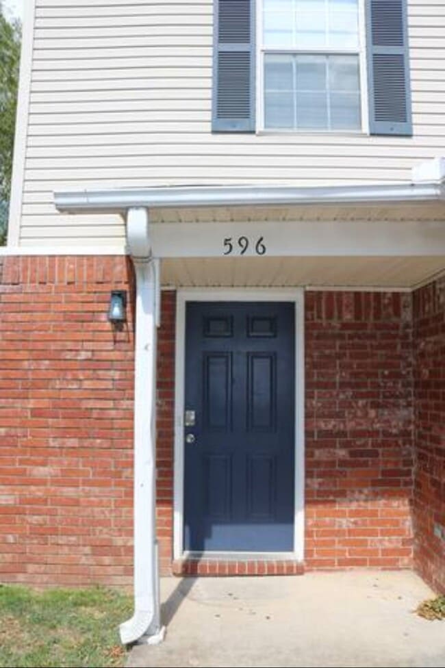 596 W Moan Pl in Fayetteville, AR - Building Photo - Building Photo