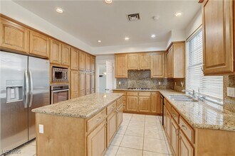 136 Ultra Dr in Henderson, NV - Building Photo - Building Photo