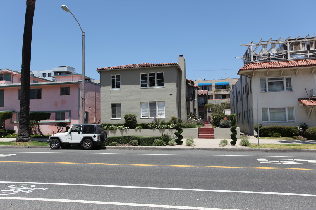 923 Ocean Ave in Santa Monica, CA - Building Photo