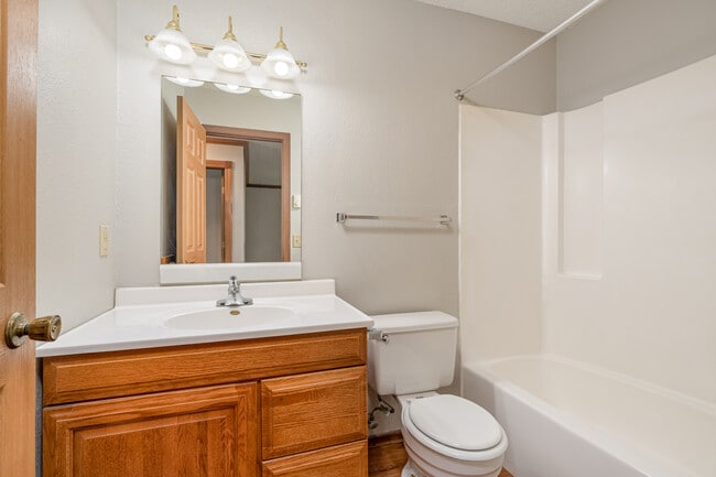 Huntington Hills Apartments & Townhomes