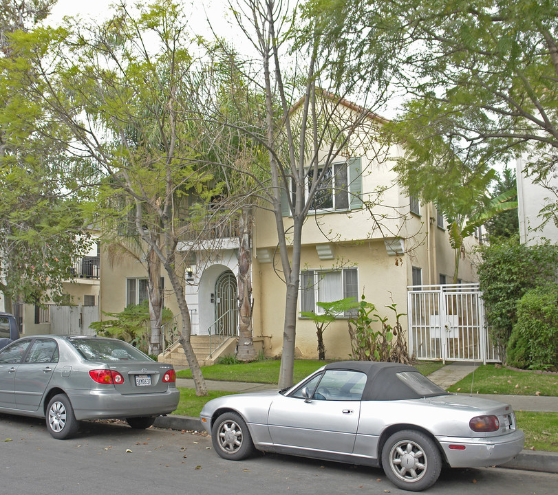 325 N Orange Grove Ave in Los Angeles, CA - Building Photo