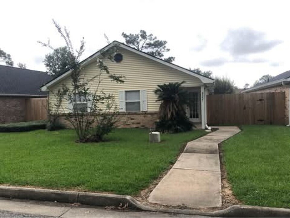 4557 Summerdale St in Lake Charles, LA - Building Photo