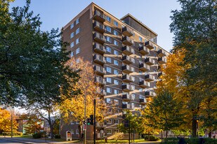 Corporation D'Habitation Jeanne Mance in Montréal, QC - Building Photo