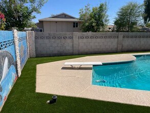 1633 E La Jolla Dr in Tempe, AZ - Foto de edificio - Building Photo