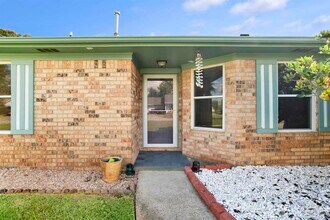 4036 Shorewood Dr in Pensacola, FL - Building Photo - Building Photo