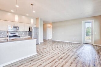 South Block Apartments in Salem, OR - Foto de edificio - Building Photo