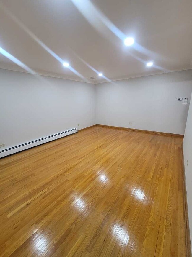 8205 S Spaulding Ave in Chicago, IL - Building Photo - Building Photo
