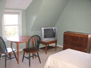 27R Albion St, Unit 2 in Somerville, MA - Building Photo - Building Photo