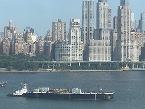 7000 JFK Blvd E in West New York, NJ - Building Photo - Building Photo