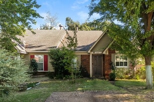 6597 Sungate Dr S in Bartlett, TN - Building Photo