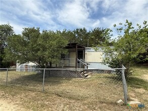 222 Six Pines Rd in San Marcos, TX - Building Photo - Building Photo