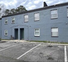 2325 W Pensacola St in Tallahassee, FL - Building Photo