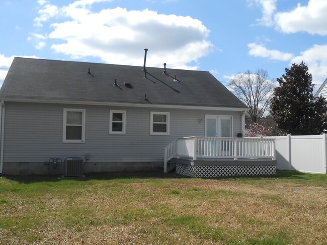 218 Plumtree Ave in Colonial Heights, VA - Building Photo - Building Photo