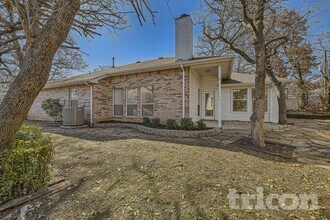 5933 Sagebrush Trail in Arlington, TX - Foto de edificio - Building Photo