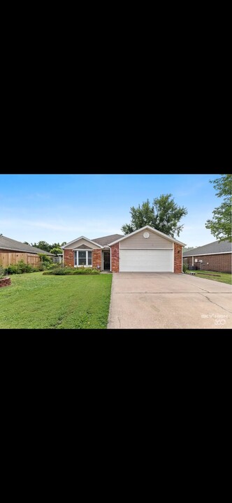 3829 W Gardenia Dr in Fayetteville, AR - Building Photo