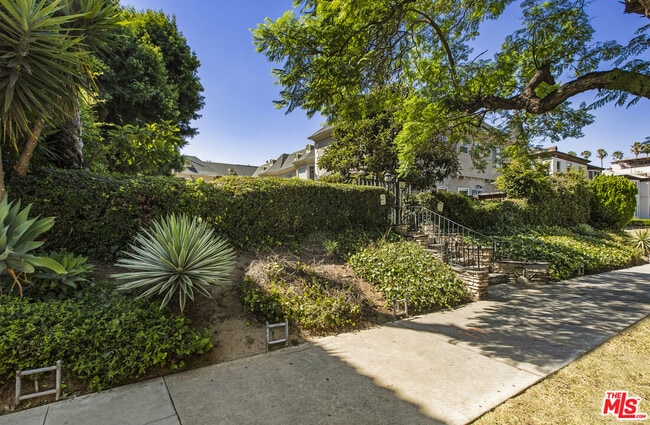 1147 Westmoreland Ave in Los Angeles, CA - Building Photo - Building Photo