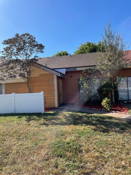 2411 NW 55th Terrace in Lauderhill, FL - Building Photo