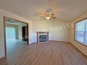 3256 S Hilton Ct in Springfield, MO - Building Photo - Building Photo