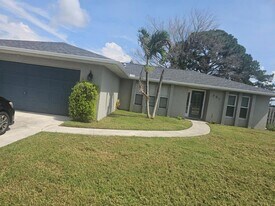 301 SW Violet Ave in Port St. Lucie, FL - Building Photo
