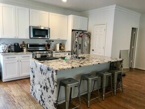 3103 Hedgerow Dr in Dallas, TX - Building Photo - Building Photo