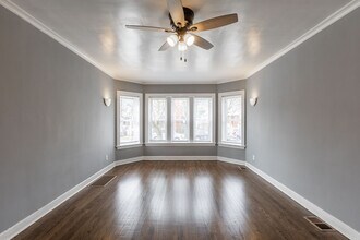 2301 N Lowell Ave in Chicago, IL - Building Photo - Building Photo