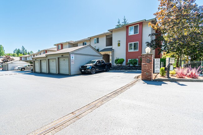 24928 103rd Ave SE in Kent, WA - Foto de edificio - Building Photo