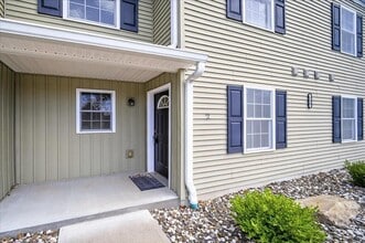 794 South St in Highland, NY - Foto de edificio - Building Photo