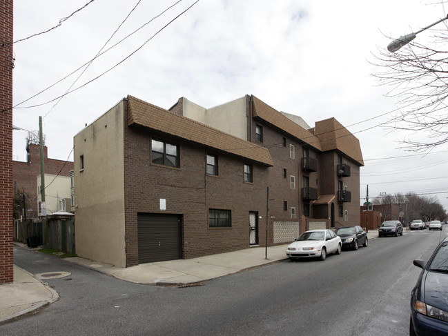 730 S 10th St in Philadelphia, PA - Building Photo - Building Photo