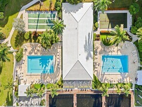 3300 S Ocean Blvd in Highland Beach, FL - Foto de edificio - Building Photo