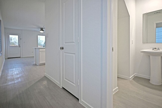 12105 Floral Blossom in Converse, TX - Building Photo - Building Photo