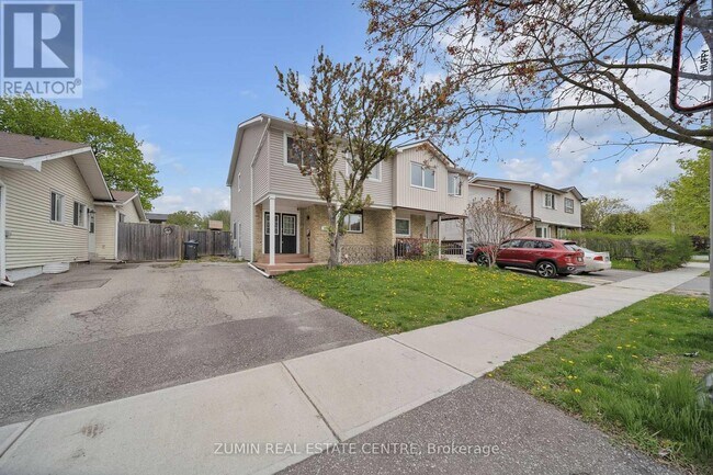 121 Carberry Crescent in Brampton, ON - Building Photo - Building Photo