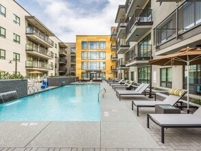 iLuminate Urban Apartment Homes in Phoenix, AZ - Foto de edificio - Building Photo