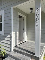 2002 E Hanna Ave in Tampa, FL - Building Photo