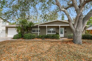 8499 14th St N in St. Petersburg, FL - Building Photo