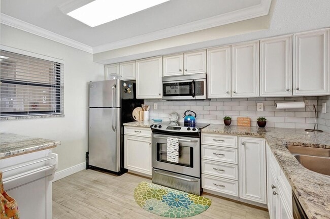 9400 S Ocean Dr, Unit 405 in Jensen Beach, FL - Building Photo - Building Photo