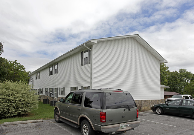 Twin Oaks Townhomes in Sevierville, TN - Building Photo - Building Photo