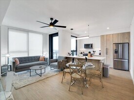 817 N 6th St, Unit SI ID1047110P in Phoenix, AZ - Building Photo