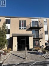 6490 Wyandotte St E in Windsor, ON - Foto de edificio - Building Photo