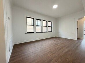 7712 S Jeffery Blvd in Chicago, IL - Building Photo - Building Photo