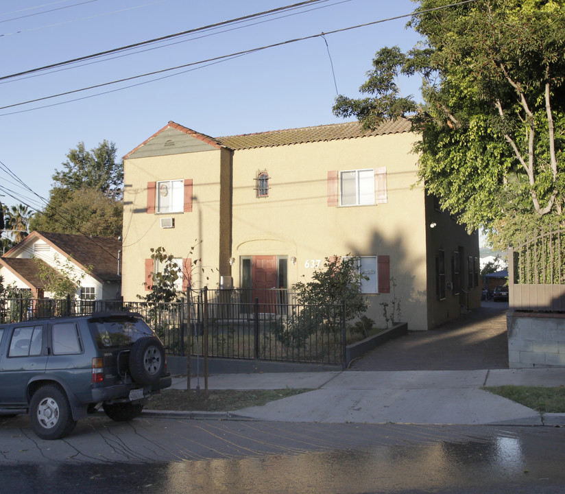 637 Imogen Ave in Los Angeles, CA - Building Photo