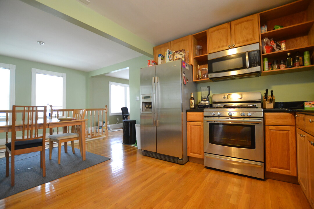 109 Faneuil St in Boston, MA - Building Photo