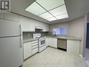 350 Alton Towers Cir in Toronto, ON - Building Photo - Building Photo