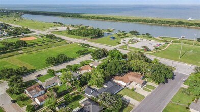 22 13th St N in Texas City, TX - Building Photo - Building Photo