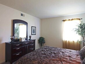 Cedar Creek Apartments in Portsmouth, VA - Foto de edificio - Building Photo