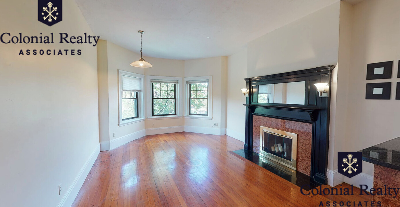 1679 Beacon St in Brookline, MA - Building Photo