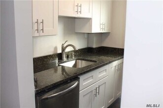 602 E Olive St-Unit -Upper in Long Beach, NY - Building Photo - Building Photo