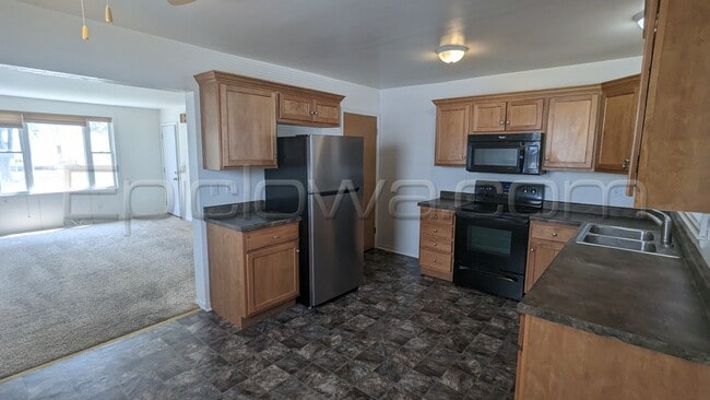 920 F Ave NW in Cedar Rapids, IA - Building Photo - Building Photo