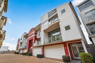 6014 Fairdale Ln in Houston, TX - Building Photo