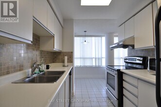 400 Webb Dr in Mississauga, ON - Building Photo - Building Photo